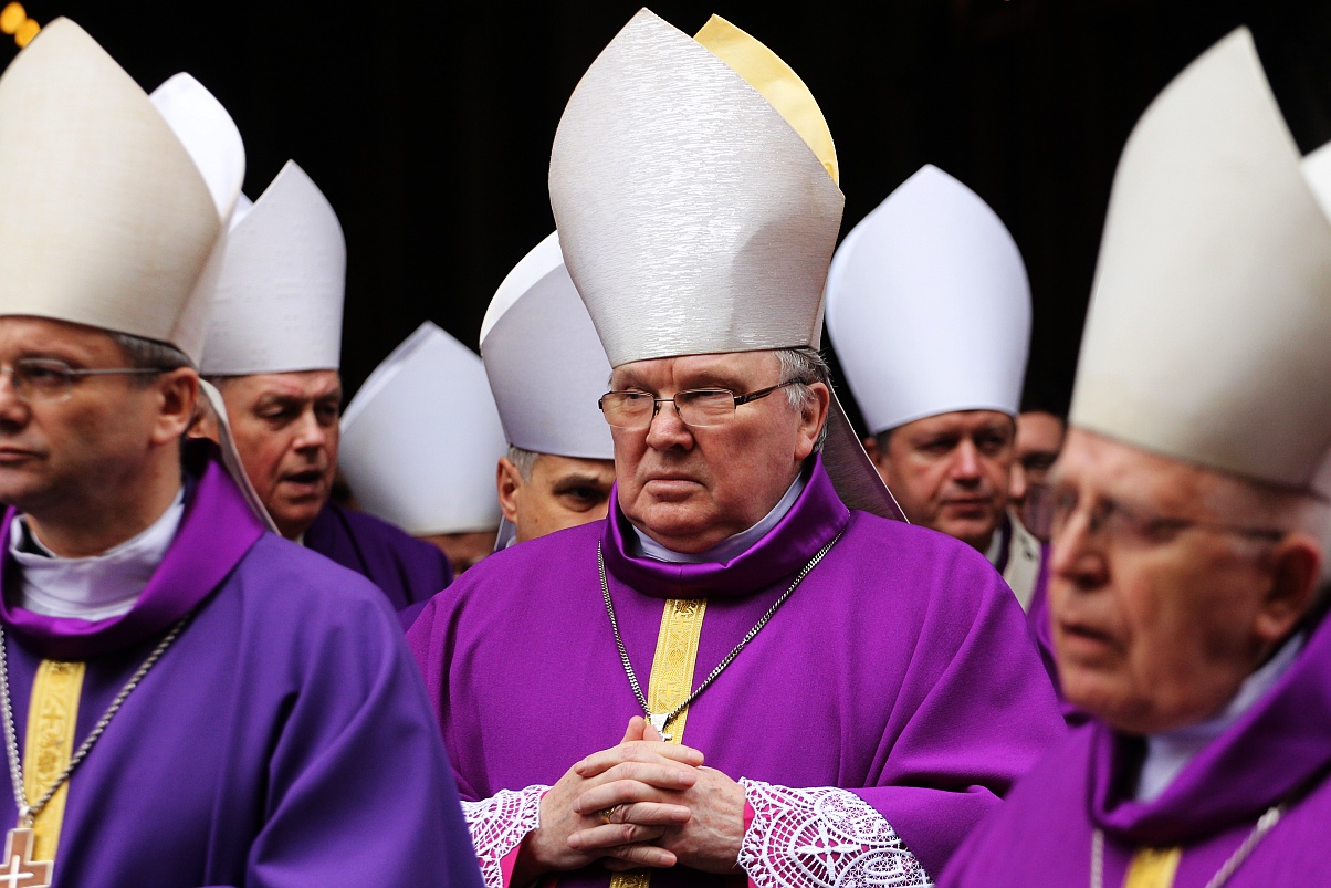 Uroczystości pogrzebowe księdza biskupa Tadeusza Rybaka cz1