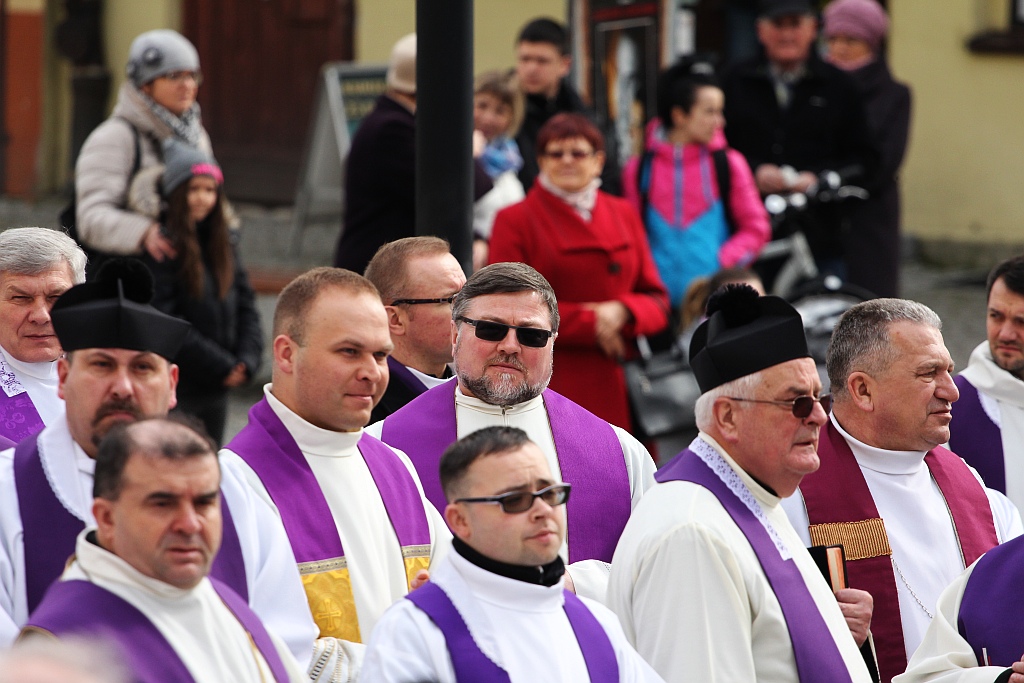 Uroczystości pogrzebowe księdza biskupa Tadeusza Rybaka cz1