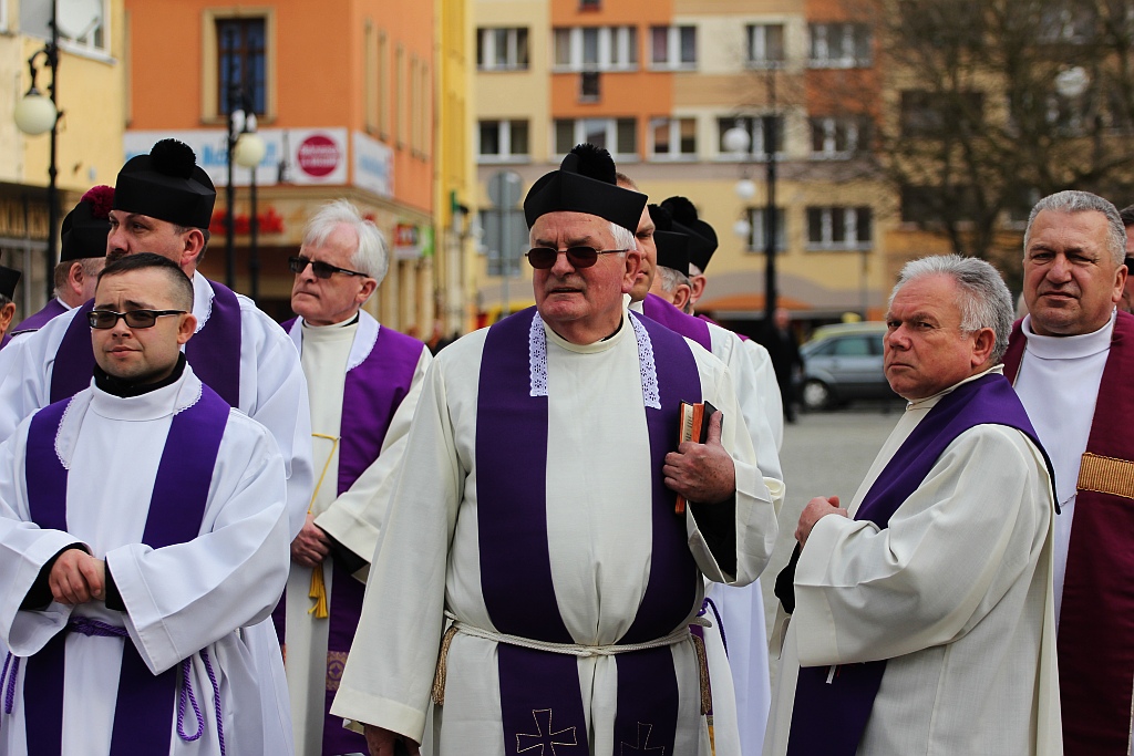Uroczystości pogrzebowe księdza biskupa Tadeusza Rybaka cz1