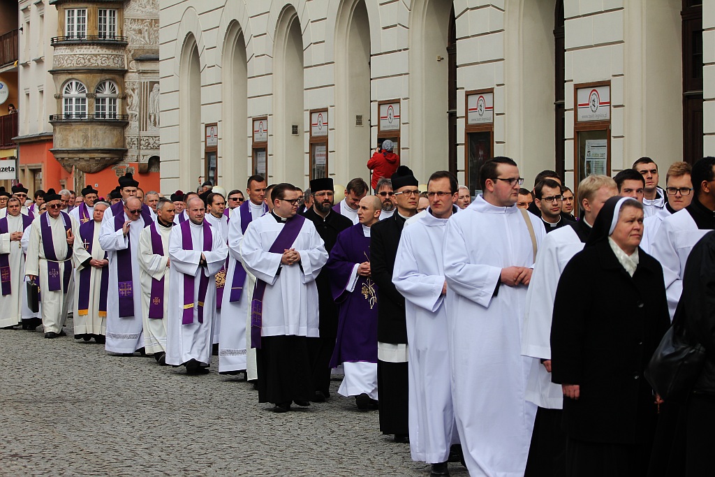 Uroczystości pogrzebowe księdza biskupa Tadeusza Rybaka cz1