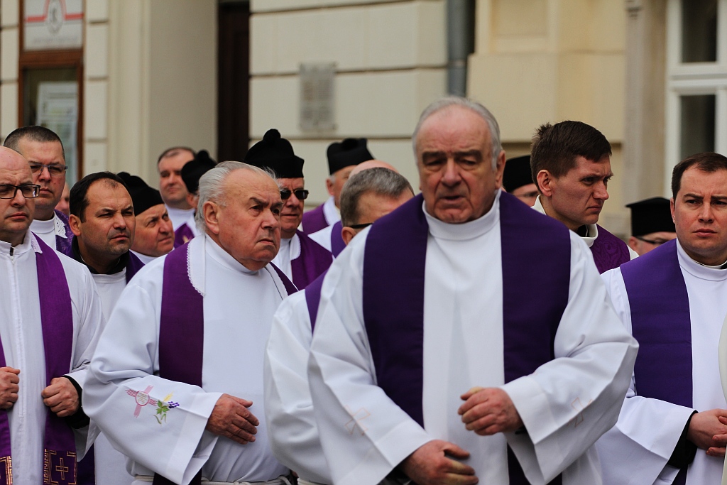 Uroczystości pogrzebowe księdza biskupa Tadeusza Rybaka cz1