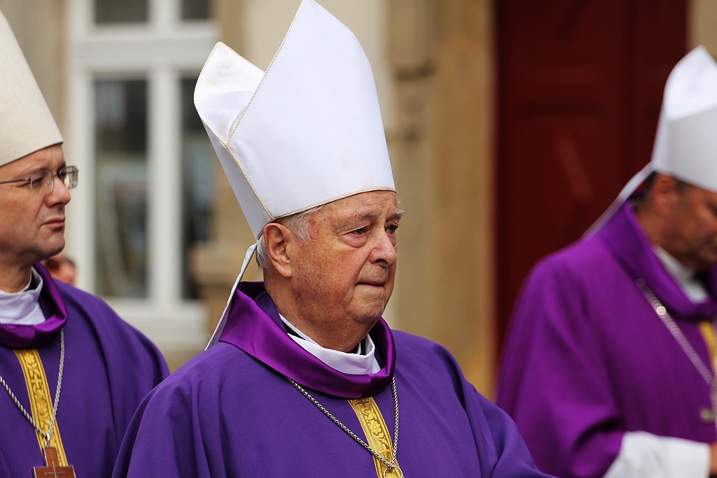 Uroczystości pogrzebowe księdza biskupa Tadeusza Rybaka cz1