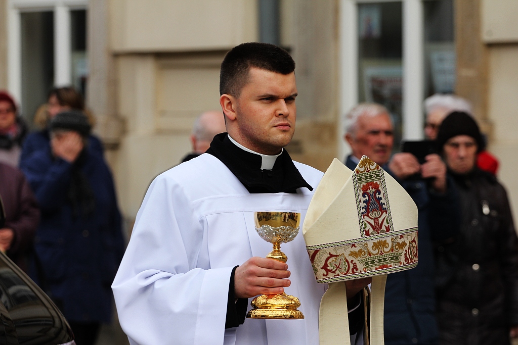 Uroczystości pogrzebowe księdza biskupa Tadeusza Rybaka cz1