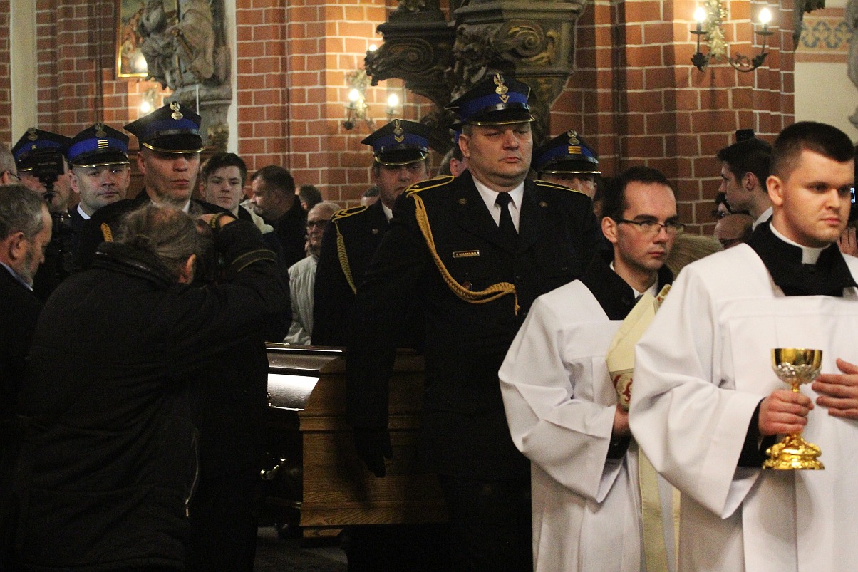 Uroczystości pogrzebowe księdza biskupa Tadeusza Rybaka cz2
