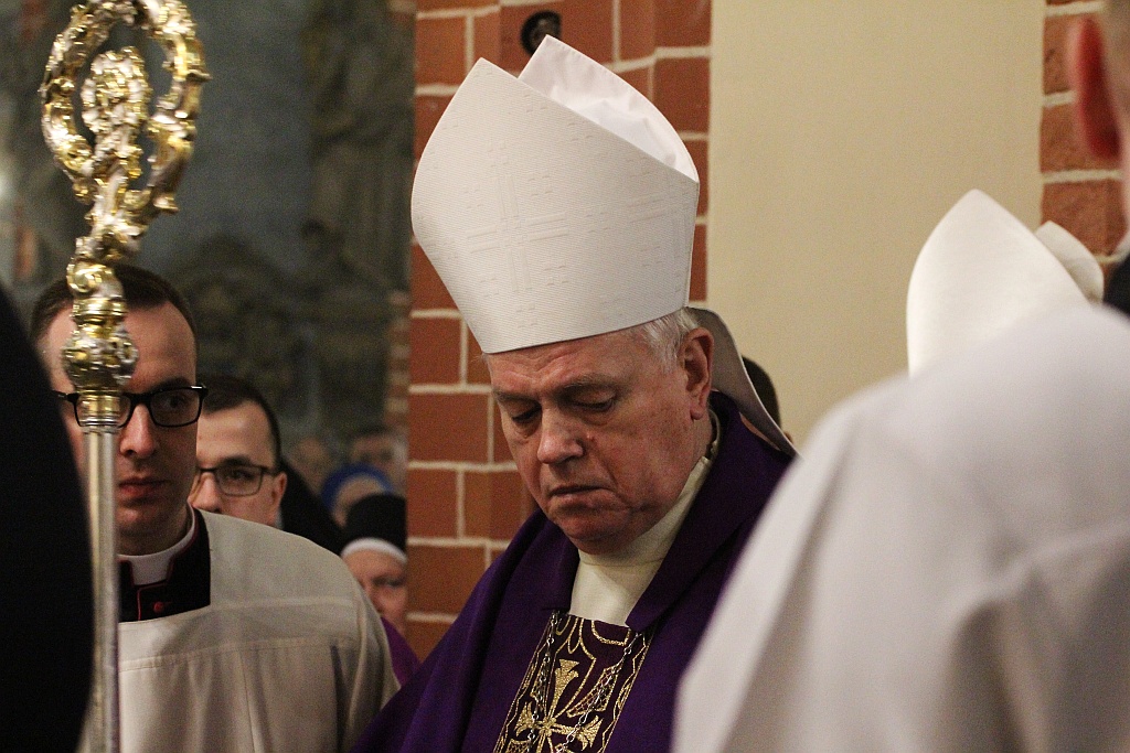 Uroczystości pogrzebowe księdza biskupa Tadeusza Rybaka cz2
