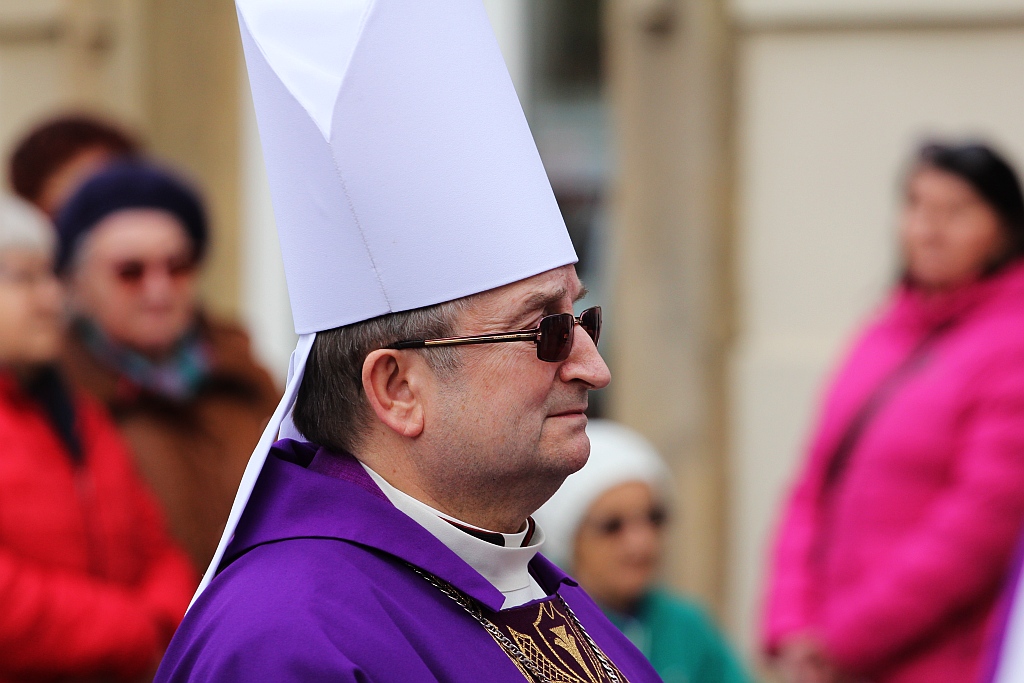 Uroczystości pogrzebowe księdza biskupa Tadeusza Rybaka cz1