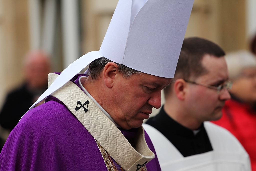 Uroczystości pogrzebowe księdza biskupa Tadeusza Rybaka cz1