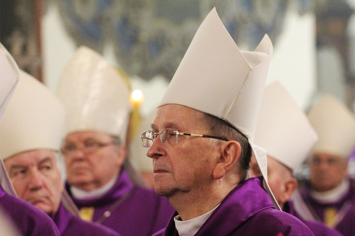 Uroczystości pogrzebowe księdza biskupa Tadeusza Rybaka cz2

