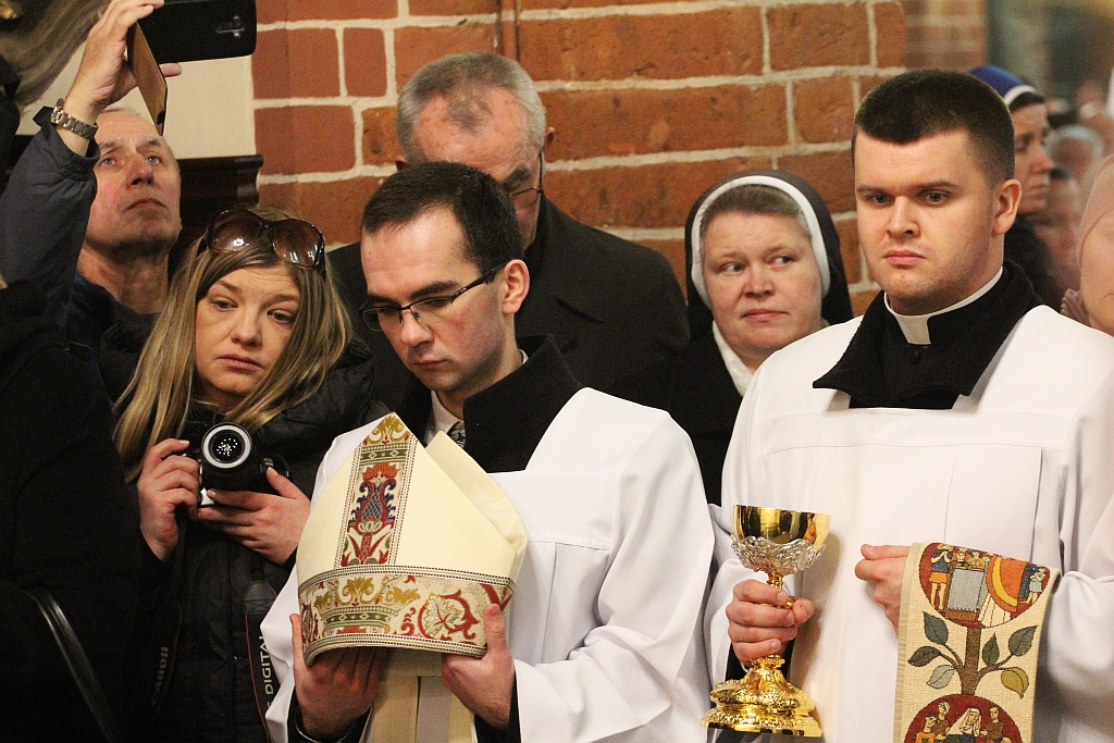 Uroczystości pogrzebowe księdza biskupa Tadeusza Rybaka cz2
