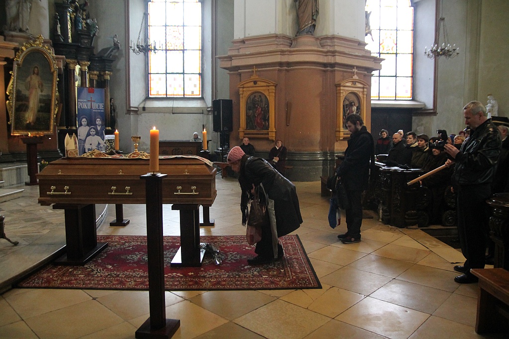Uroczystości pogrzebowe księdza biskupa Tadeusza Rybaka cz1