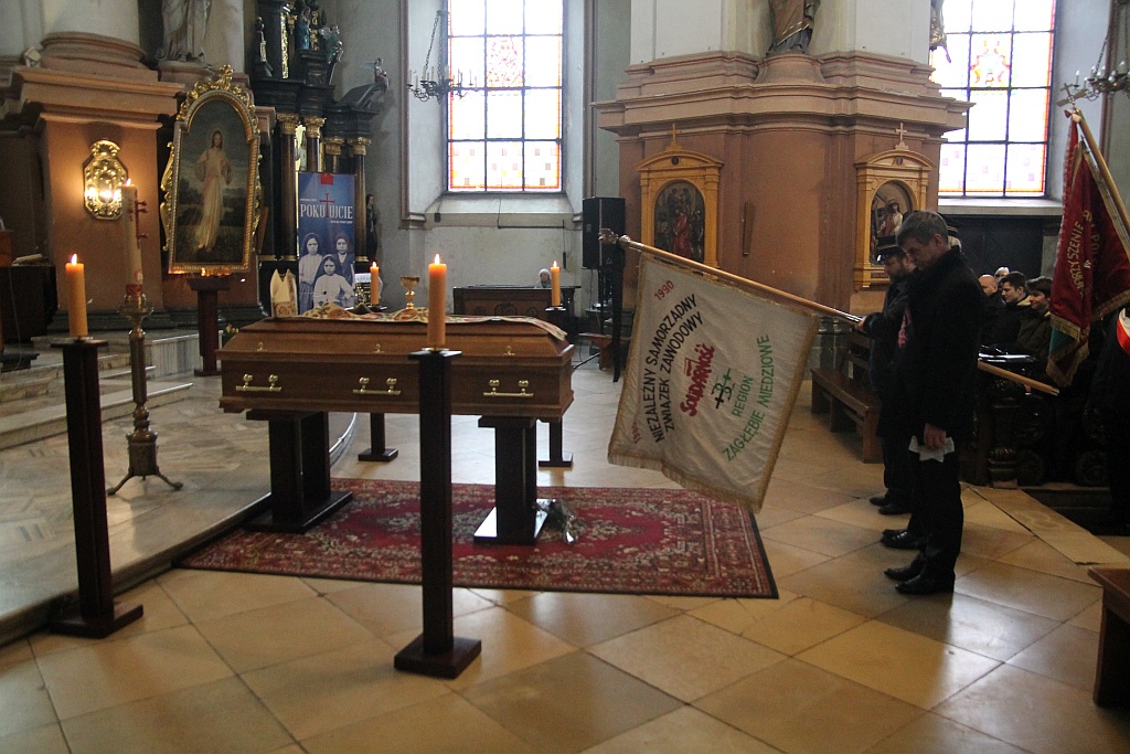 Uroczystości pogrzebowe księdza biskupa Tadeusza Rybaka cz1