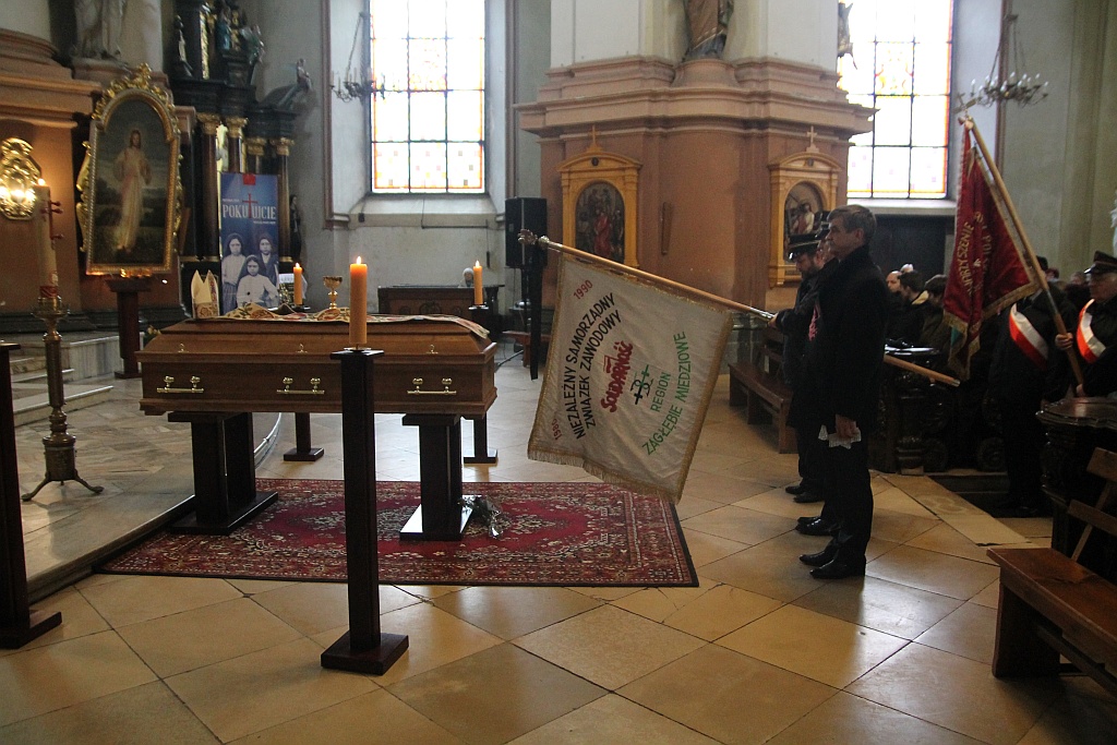 Uroczystości pogrzebowe księdza biskupa Tadeusza Rybaka cz1