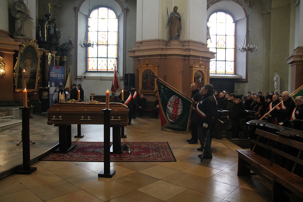 Uroczystości pogrzebowe księdza biskupa Tadeusza Rybaka cz1
