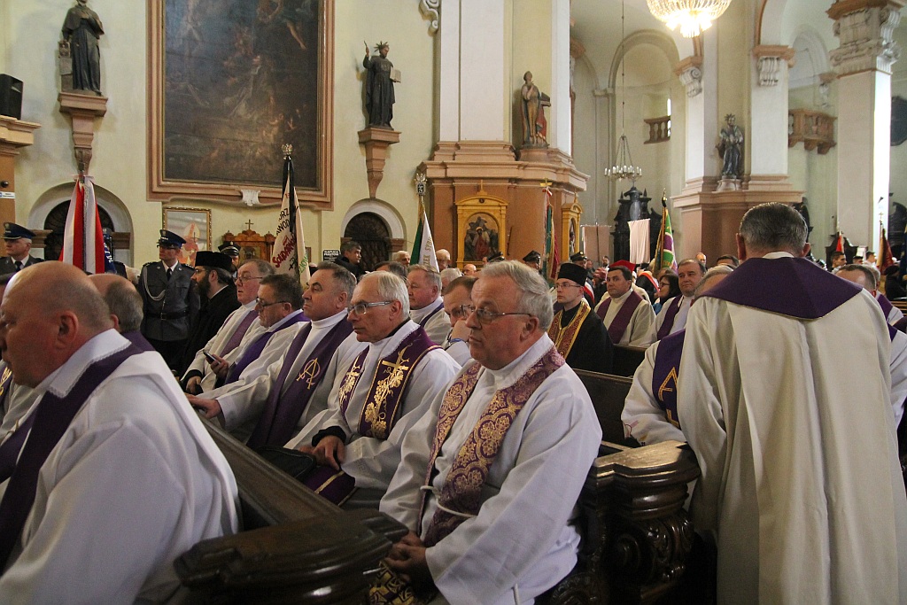 Uroczystości pogrzebowe księdza biskupa Tadeusza Rybaka cz1