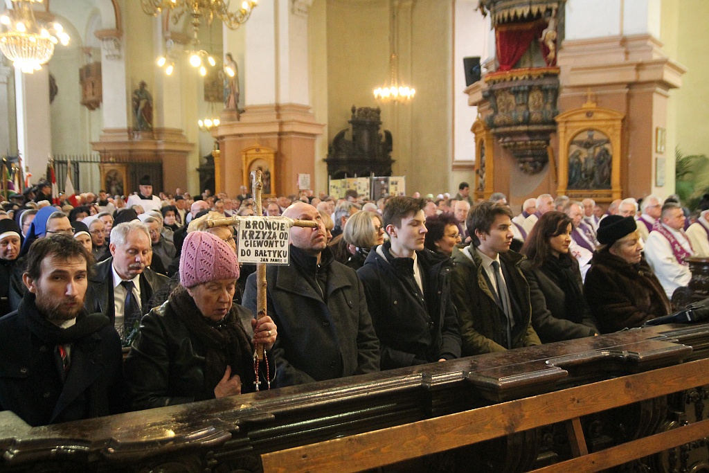 Uroczystości pogrzebowe księdza biskupa Tadeusza Rybaka cz1