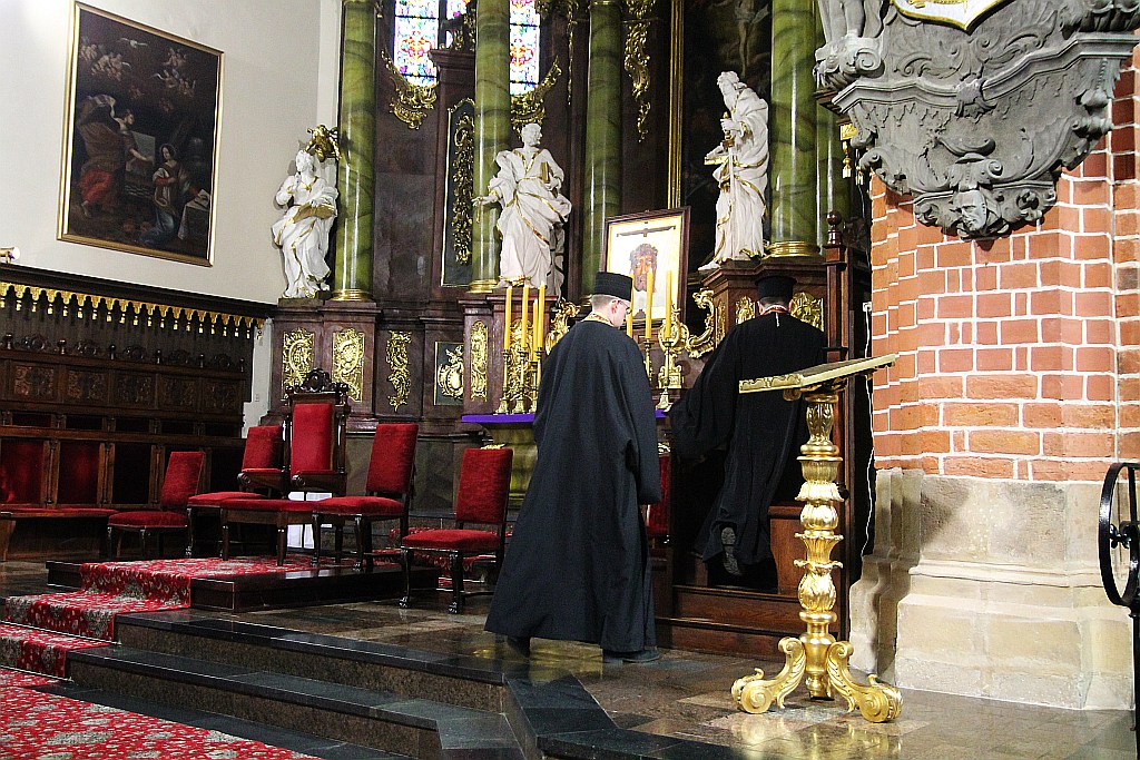 Uroczystości pogrzebowe księdza biskupa Tadeusza Rybaka cz2
