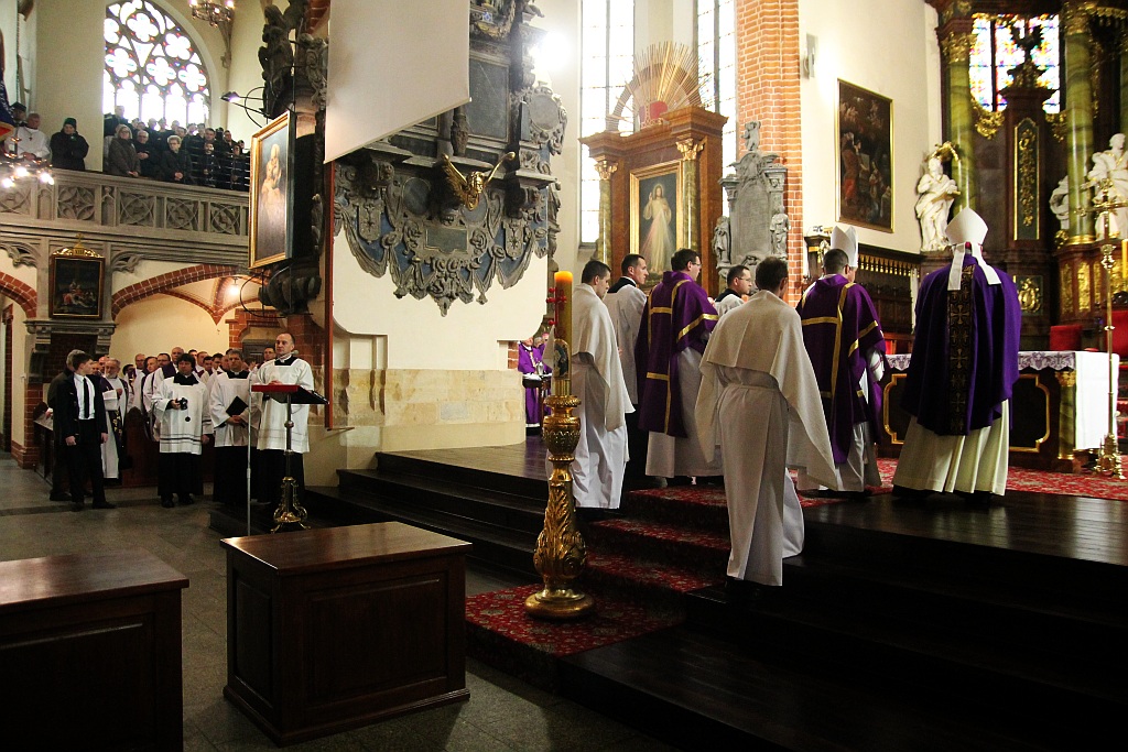 Uroczystości pogrzebowe księdza biskupa Tadeusza Rybaka cz2
