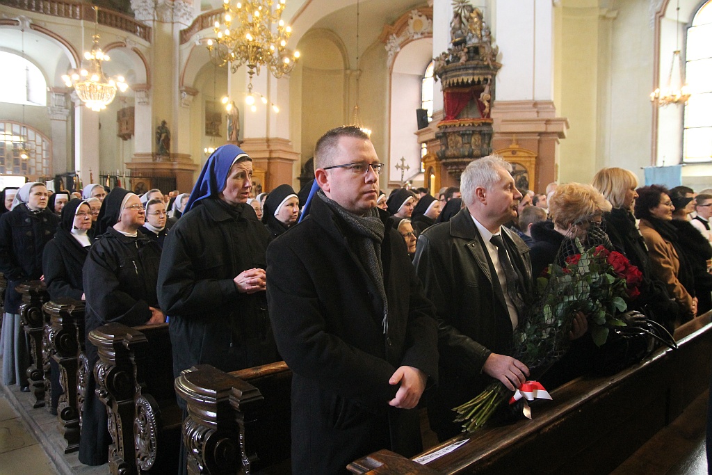 Uroczystości pogrzebowe księdza biskupa Tadeusza Rybaka cz1
