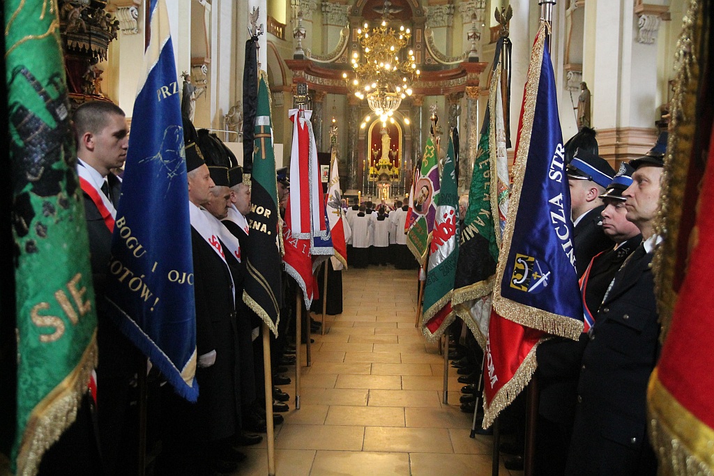Uroczystości pogrzebowe księdza biskupa Tadeusza Rybaka cz1