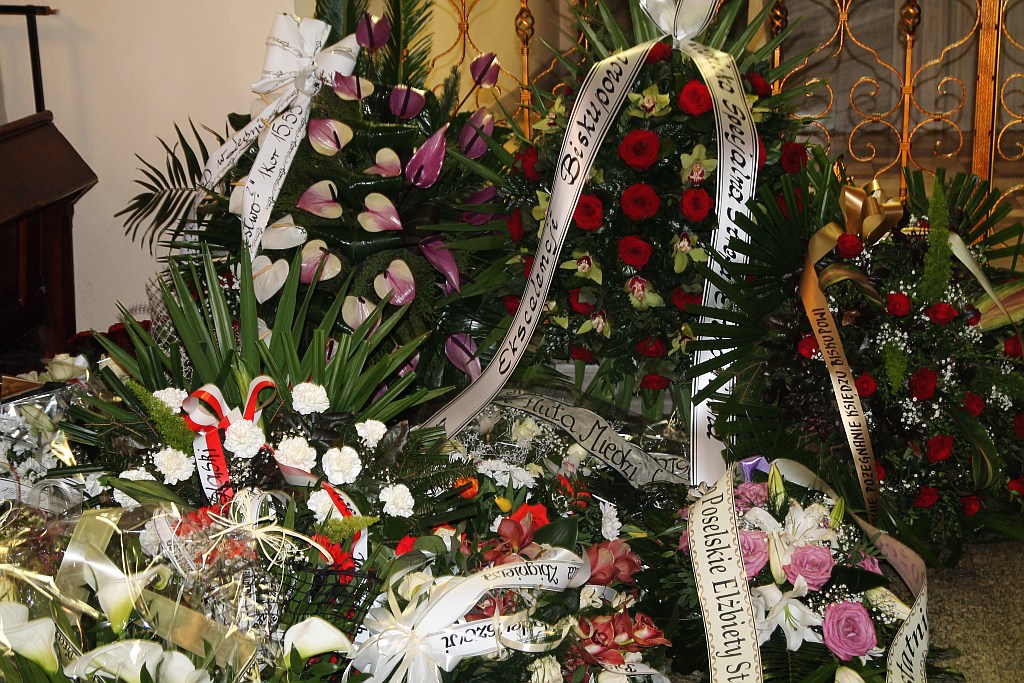 Uroczystości pogrzebowe księdza biskupa Tadeusza Rybaka cz2

