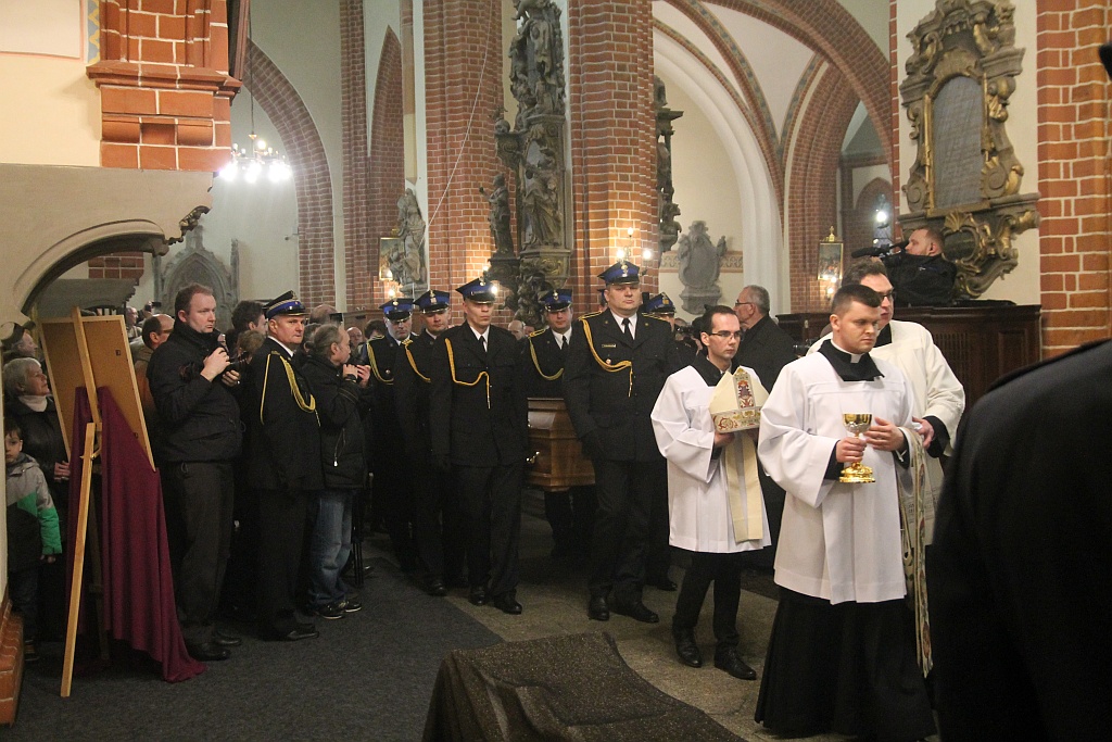Uroczystości pogrzebowe księdza biskupa Tadeusza Rybaka cz2
