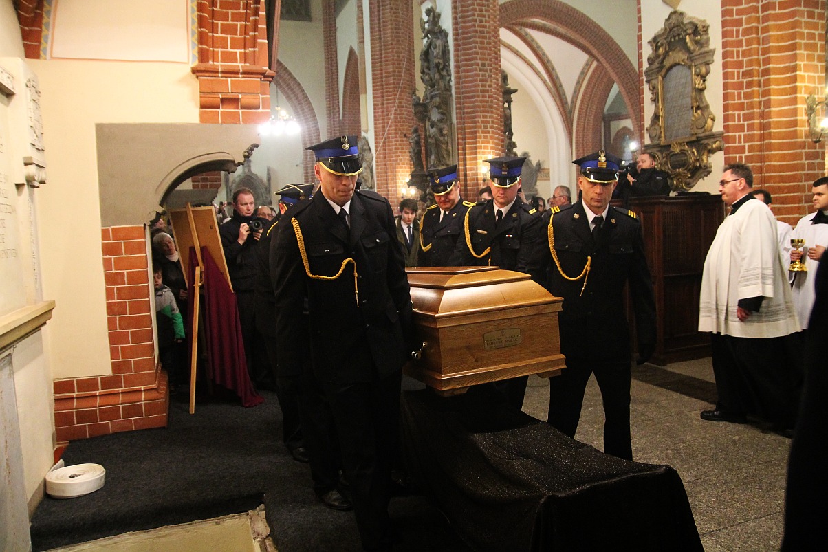 Uroczystości pogrzebowe księdza biskupa Tadeusza Rybaka cz2
