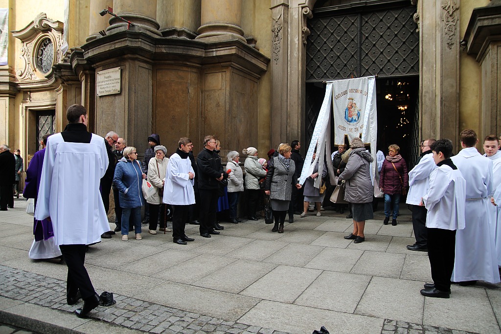 Uroczystości pogrzebowe księdza biskupa Tadeusza Rybaka cz1