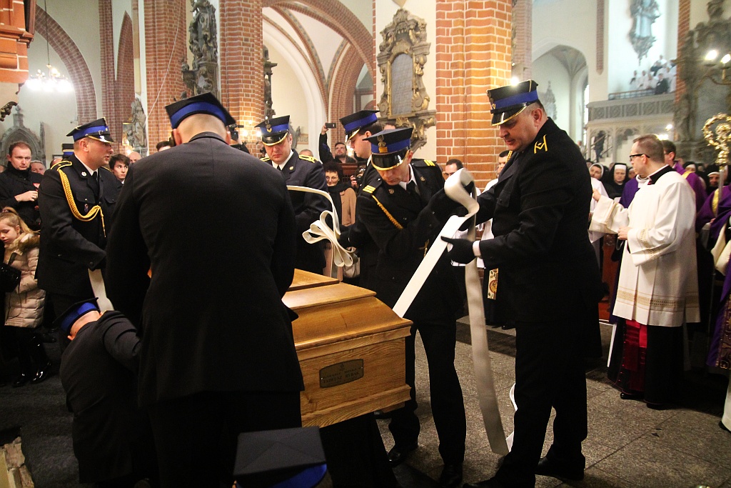 Uroczystości pogrzebowe księdza biskupa Tadeusza Rybaka cz2
