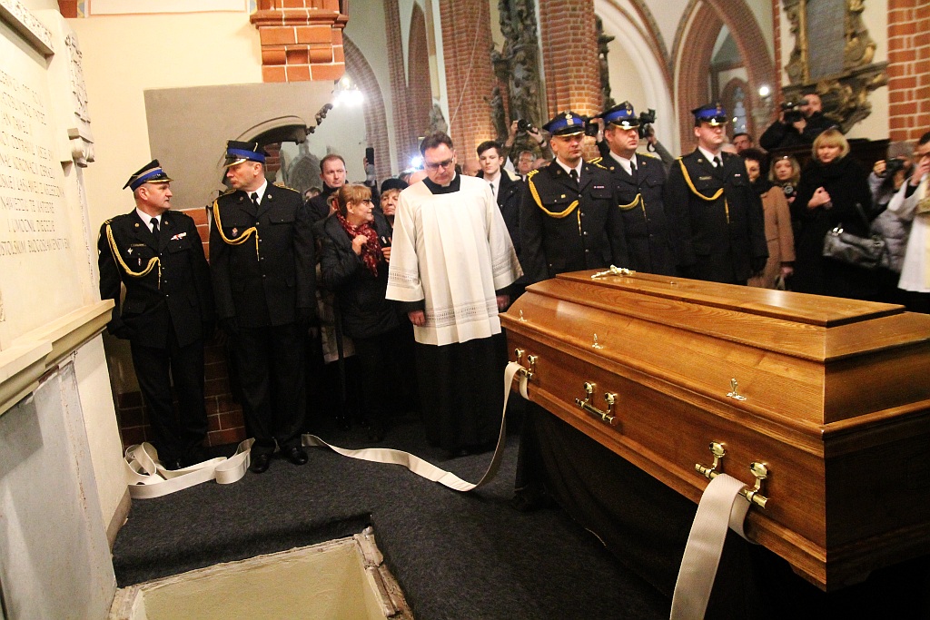Uroczystości pogrzebowe księdza biskupa Tadeusza Rybaka cz2
