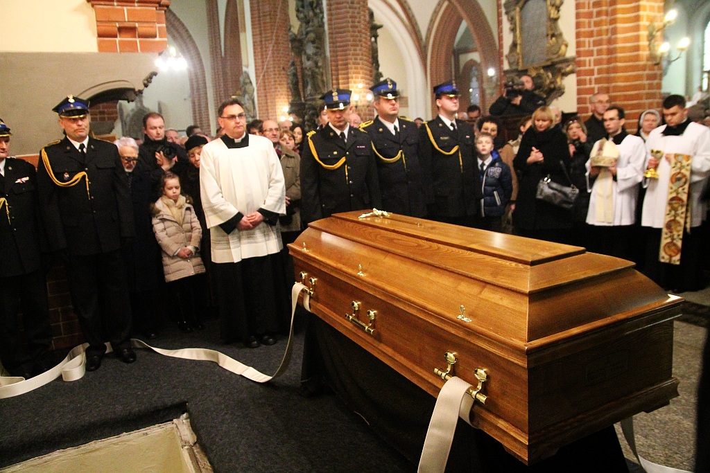 Uroczystości pogrzebowe księdza biskupa Tadeusza Rybaka cz2
