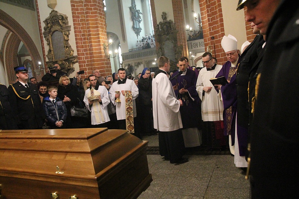 Uroczystości pogrzebowe księdza biskupa Tadeusza Rybaka cz2
