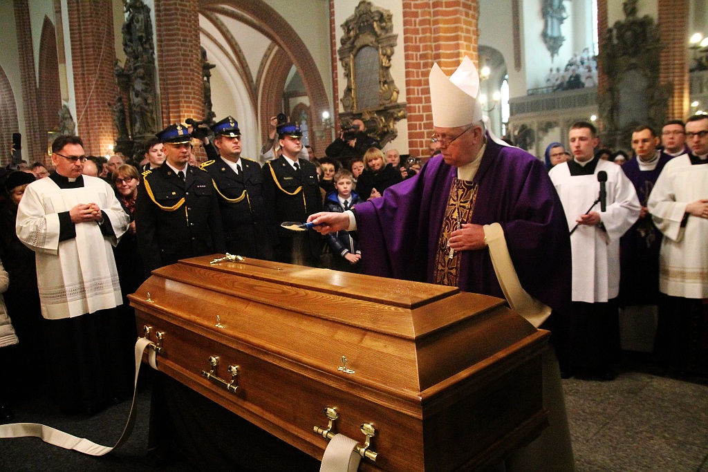 Uroczystości pogrzebowe księdza biskupa Tadeusza Rybaka cz2
