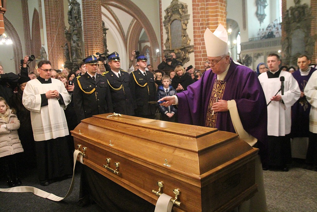 Uroczystości pogrzebowe księdza biskupa Tadeusza Rybaka cz2

