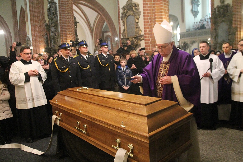 Uroczystości pogrzebowe księdza biskupa Tadeusza Rybaka cz2
