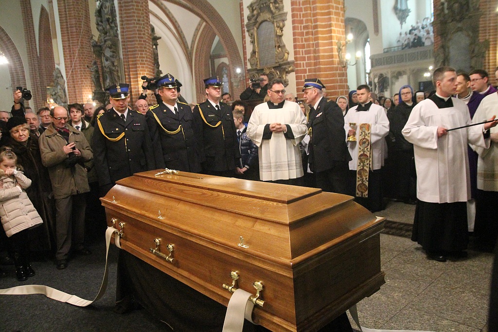 Uroczystości pogrzebowe księdza biskupa Tadeusza Rybaka cz2
