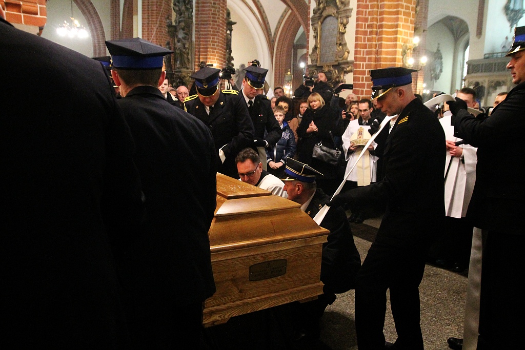 Uroczystości pogrzebowe księdza biskupa Tadeusza Rybaka cz2

