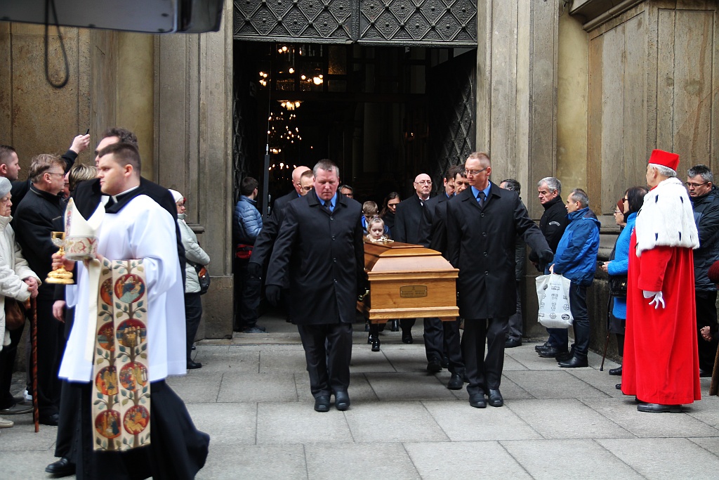 Uroczystości pogrzebowe księdza biskupa Tadeusza Rybaka cz1