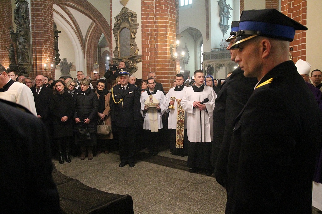Uroczystości pogrzebowe księdza biskupa Tadeusza Rybaka cz2
