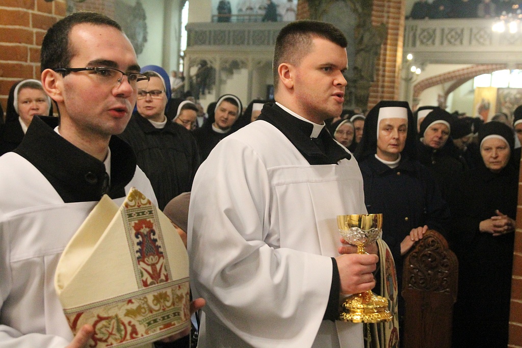 Uroczystości pogrzebowe księdza biskupa Tadeusza Rybaka cz2
