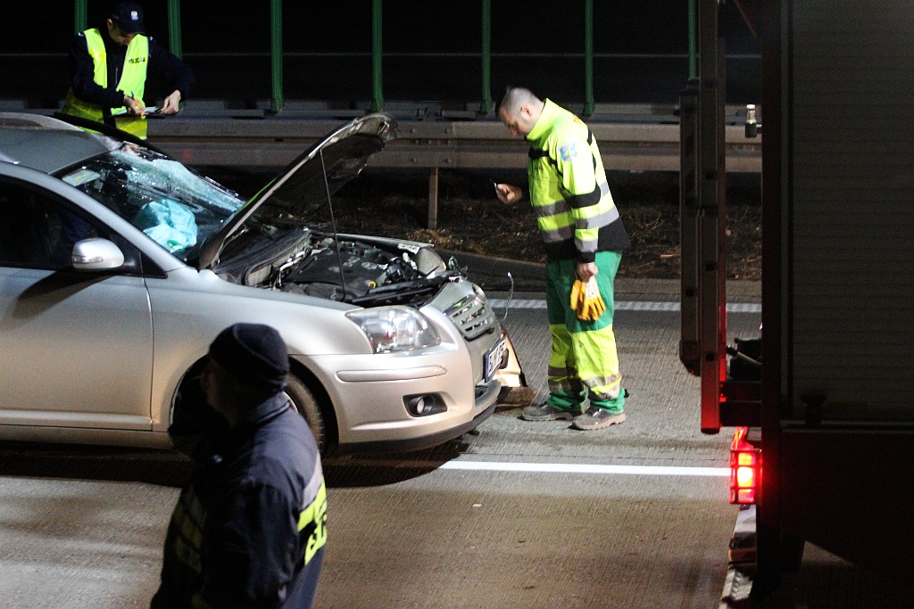 Śmiertelne potrącenie na A4. Autostrada jest zablokowany.
