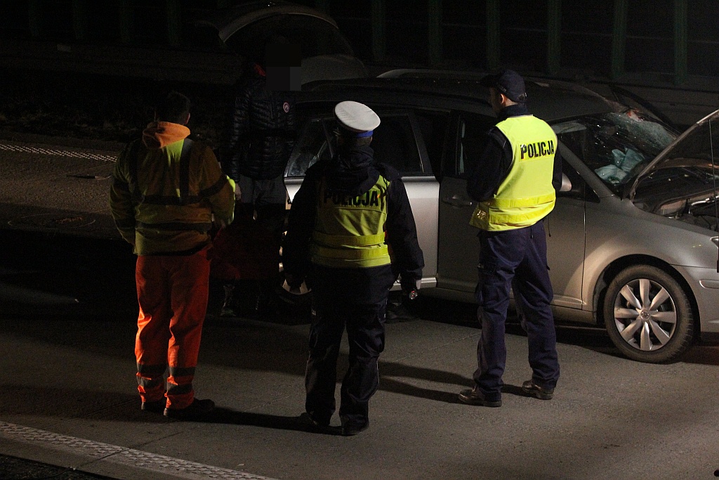 Śmiertelne potrącenie na A4. Autostrada jest zablokowany.
