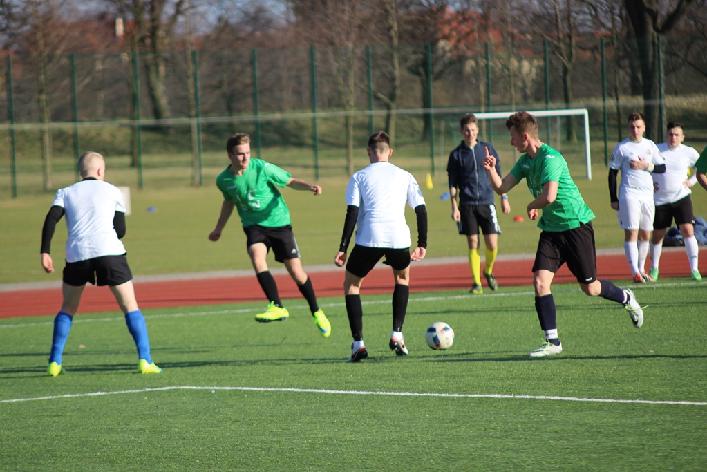 Piłkarskie derby: Uczniowie II LO w końcu lepsi od I LO