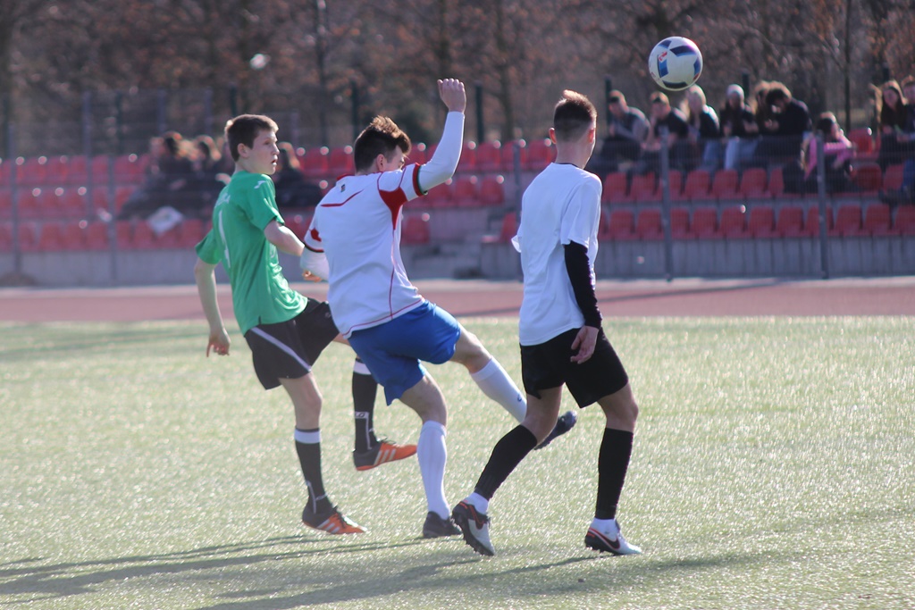 Piłkarskie derby: Uczniowie II LO w końcu lepsi od I LO