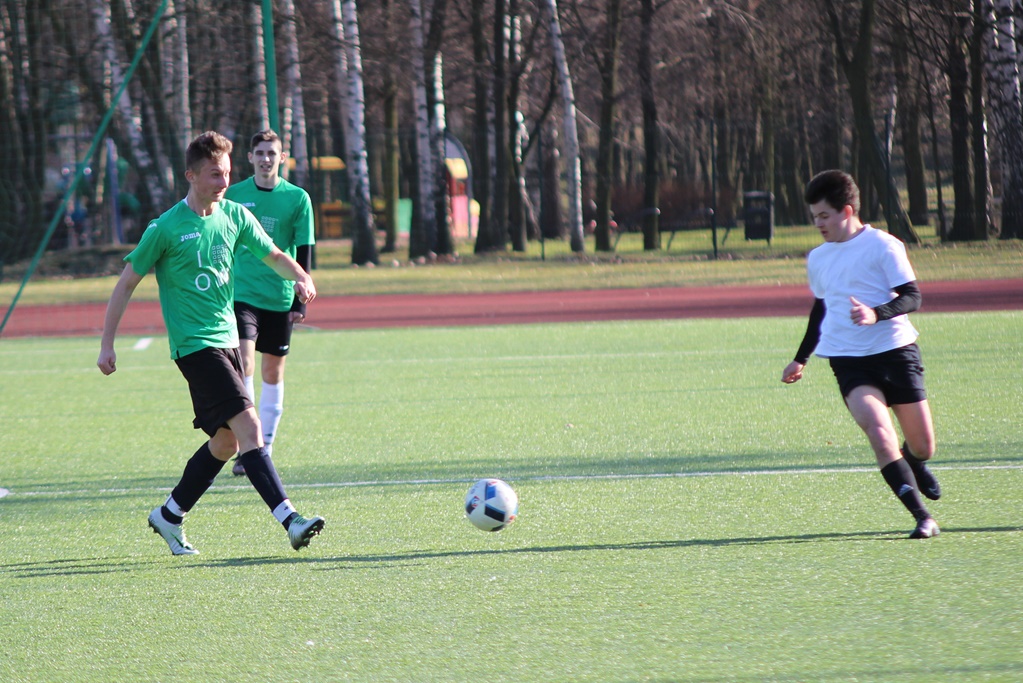 Piłkarskie derby: Uczniowie II LO w końcu lepsi od I LO