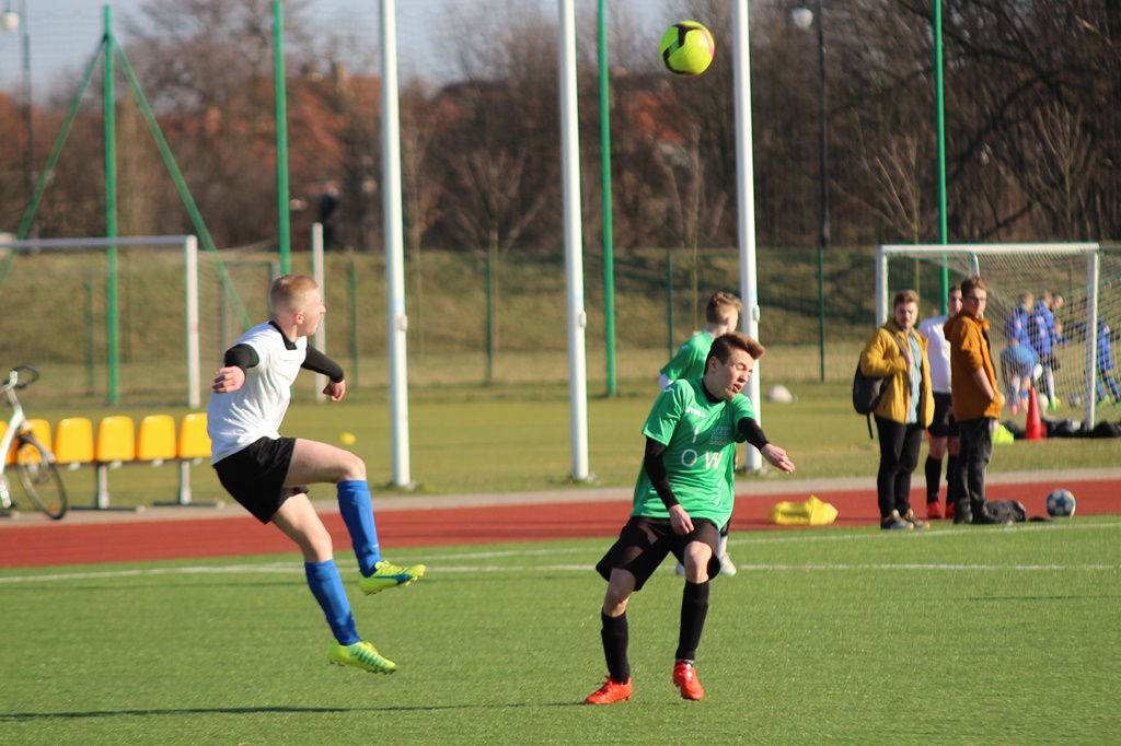 Piłkarskie derby: Uczniowie II LO w końcu lepsi od I LO