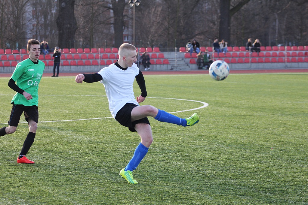 Piłkarskie derby: Uczniowie II LO w końcu lepsi od I LO