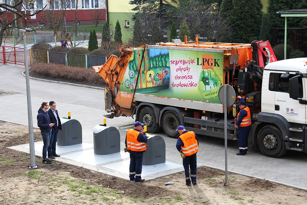 Spółdzielnia mieszkaniowa myśli o nowych podziemnych śmietnikach