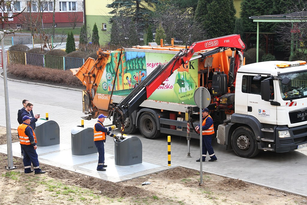 Spółdzielnia mieszkaniowa myśli o nowych podziemnych śmietnikach