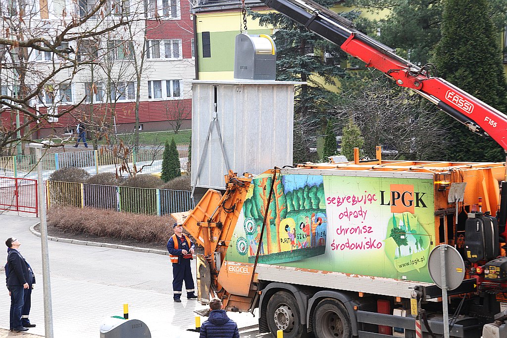 Spółdzielnia mieszkaniowa myśli o nowych podziemnych śmietnikach