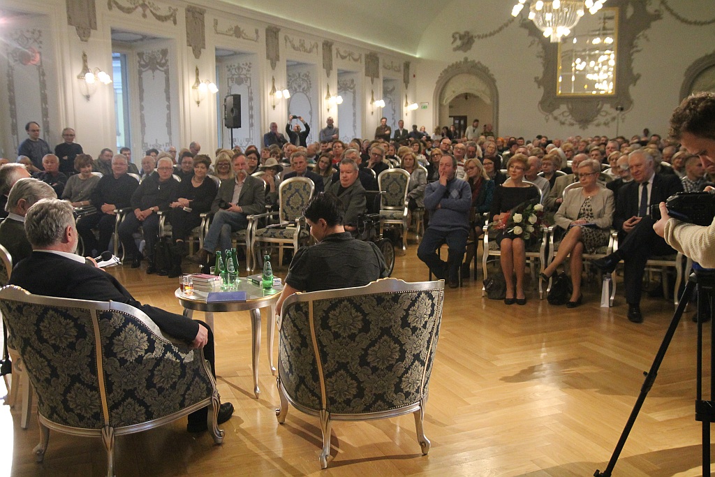 Ponad czterysta osób na spotkaniu z Szewachem Weissem
